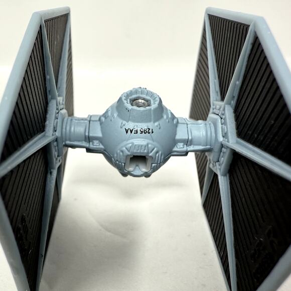 Star Wars Lot 4 Fighter Millennium Falcon Kylo Ren’s Nostalgia Action Figures - Picture 8 of 12